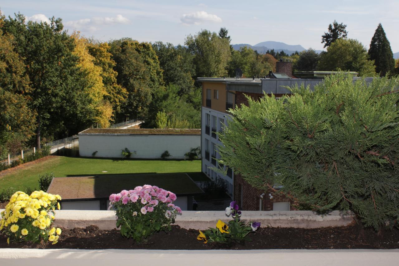 MariaPrimaVera Apartment am Kurpark mit Schwarzwaldblick * * * * Bad Krozingen Exterior foto
